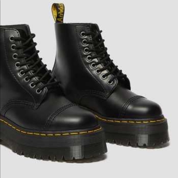 Dr. Martens Shoes - Dr Martens  Black Boots 6 🌟🌟